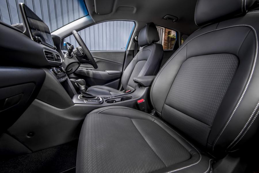 Интерьер Hyundai Kona Hybrid (OS) 2019 года  (UK) (фото 16 из 40)